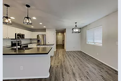 7218 S 37th Drive, Phoenix, AZ 85041 - Photo 4
