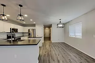 7218 S 37th Dr, Phoenix, AZ 85041 - Photo 4