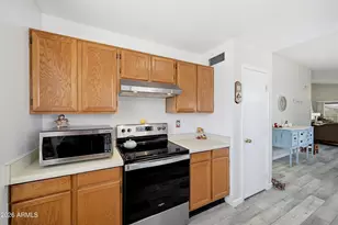 8962 N 64th Ln, Glendale, AZ 85302 - Photo 10