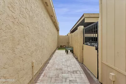 5836 W Winchcomb Drive, Glendale, AZ 85306 - Photo 32