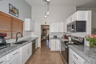 7637 W Dreyfus Dr, Peoria, AZ 85381 - Photo 2