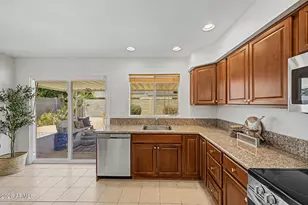 3226 W Michelle Dr, Phoenix, AZ 85053 - Photo 10