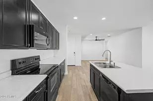 3834 E Branham Ln, Phoenix, AZ 85042 - Photo 12
