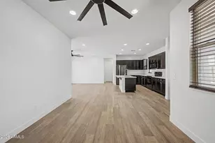 3834 E Branham Ln, Phoenix, AZ 85042 - Photo 8