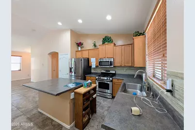 6525 S 37th Lane, Phoenix, AZ 85041 - Photo 16