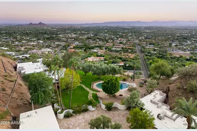 5500 N Dromedary Road #V, Phoenix, AZ 85018 - Photo 8