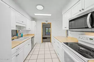 11241 N 111th Ave, Sun City, AZ 85351 - Photo 6