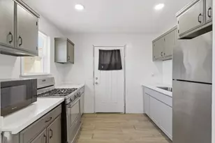 361 E Clarendon Ave, Phoenix, AZ 85012 - Photo 22