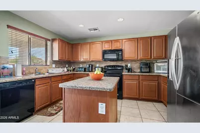 18182 W Desert Lane, Surprise, AZ 85388 - Photo 8