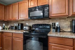 18182 W Desert Ln, Surprise, AZ 85388 - Photo 10