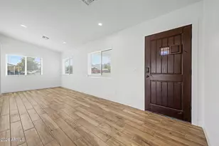 428 E Desert Dr, Phoenix, AZ 85042 - Photo 6
