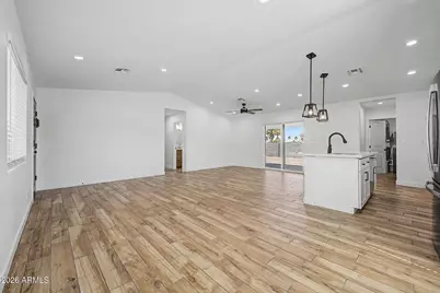 428 E Desert Drive, Phoenix, AZ 85042 - Photo 10