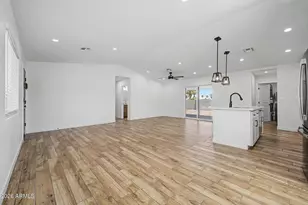 428 E Desert Dr, Phoenix, AZ 85042 - Photo 10