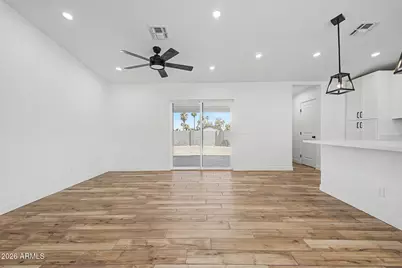 428 E Desert Drive, Phoenix, AZ 85042 - Photo 8