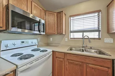 10930 W Wilshire Drive, Avondale, AZ 85392 - Photo 4