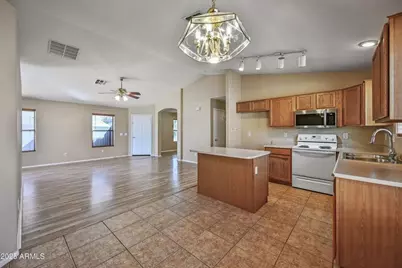 10930 W Wilshire Drive, Avondale, AZ 85392 - Photo 6