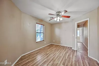 10930 W Wilshire Drive, Avondale, AZ 85392 - Photo 8
