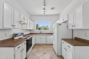 13660 W Ocotillo Ln, Surprise, AZ 85374 - Photo 2