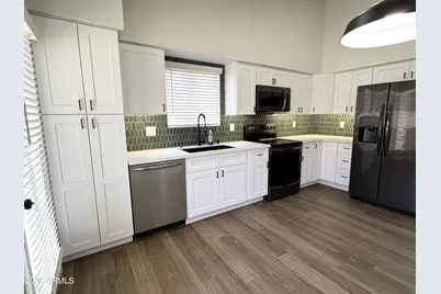 5725 N 68th Avenue, Glendale, AZ 85303 - Photo 6
