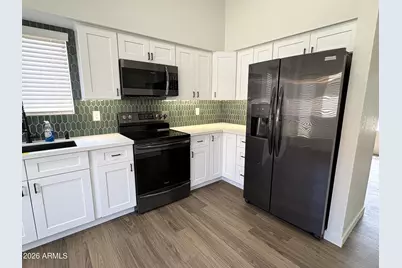 5725 N 68th Avenue, Glendale, AZ 85303 - Photo 8