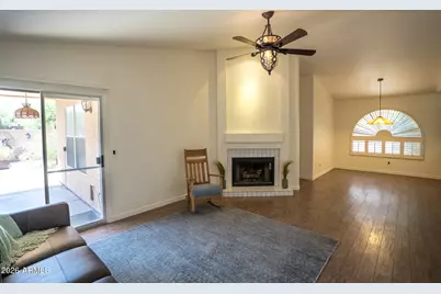 8011 W Laurel Lane, Peoria, AZ 85345 - Photo 4