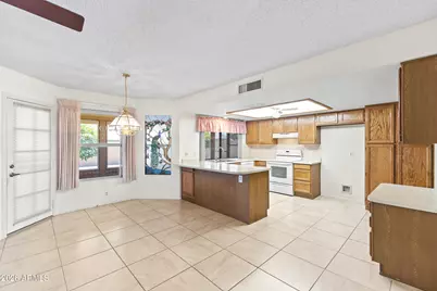 9821 W Oraibi Drive, Peoria, AZ 85382 - Photo 8