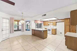9821 W Oraibi Dr, Peoria, AZ 85382 - Photo 8