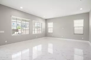 3511 E Crest Ln, Phoenix, AZ 85050 - Photo 6