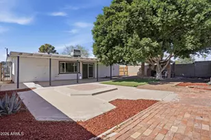 4628 E Holly St, Phoenix, AZ 85008 - Photo 2