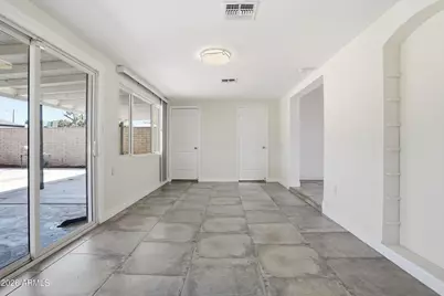 4628 E Holly Street, Phoenix, AZ 85008 - Photo 8