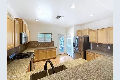 17961 W Lawrence Lane, Waddell, AZ 85355 - Photo 10
