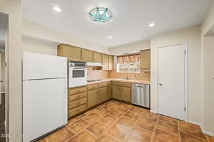 10021 W Audrey Dr, Sun City, AZ 85351 - Photo 14