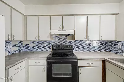 9822 N 47th Drive, Glendale, AZ 85302 - Photo 8