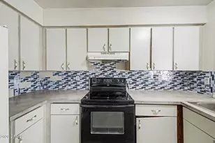 9822 N 47th Dr, Glendale, AZ 85302 - Photo 8