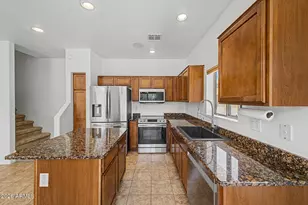 2725 E Mine Creek Rd, Phoenix, AZ 85024 - Photo 8