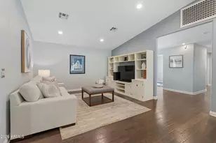 2945 N 47th Pl, Phoenix, AZ 85018 - Photo 14