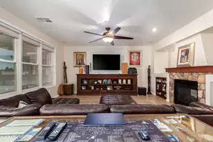 2075 E Honeysuckle Pl, Chandler, AZ 85286 - Photo 10