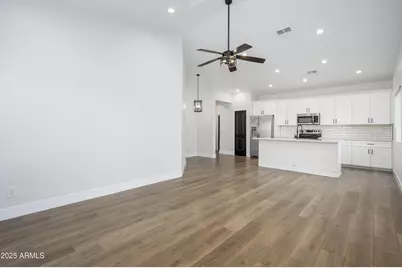 274 N Delaware Street #B, Chandler, AZ 85225 - Photo 4