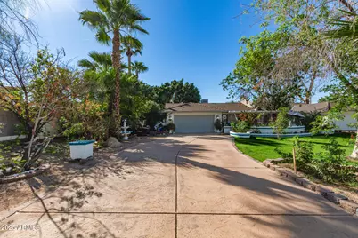 5545 E Earll Drive, Phoenix, AZ 85018 - Photo 2