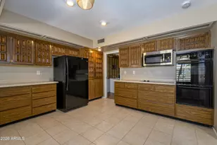 9408 W Cedar Hill Cir, Sun City, AZ 85351 - Photo 18