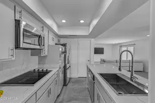 10660 N 44th Ct, Phoenix, AZ 85028 - Photo 14