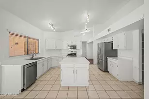 3322 E Dry Creek Rd, Phoenix, AZ 85044 - Photo 2