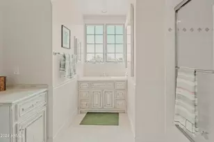 5915 E Arcadia Ln, Phoenix, AZ 85018 - Photo 18