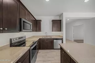 6952 W Golden Ln, Peoria, AZ 85345 - Photo 14