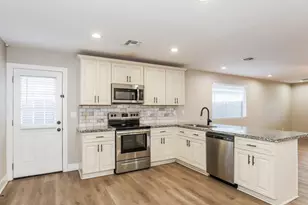 2321 W Mobile Ln, Phoenix, AZ 85041 - Photo 6