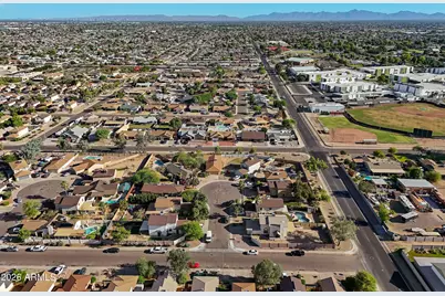 15813 N 38th Drive, Phoenix, AZ 85053 - Photo 2