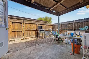 6048 W Golden Ln, Glendale, AZ 85302 - Photo 12