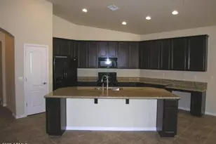 609 E Pearce Rd, Phoenix, AZ 85042 - Photo 6