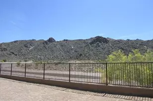 609 E Pearce Rd, Phoenix, AZ 85042 - Photo 32