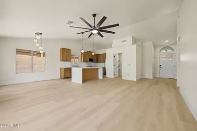 19022 N 24th Place, Phoenix, AZ 85050 - Photo 4